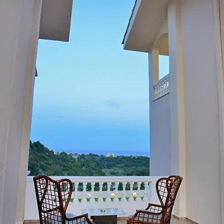 Hillside Horizon * Sgourou