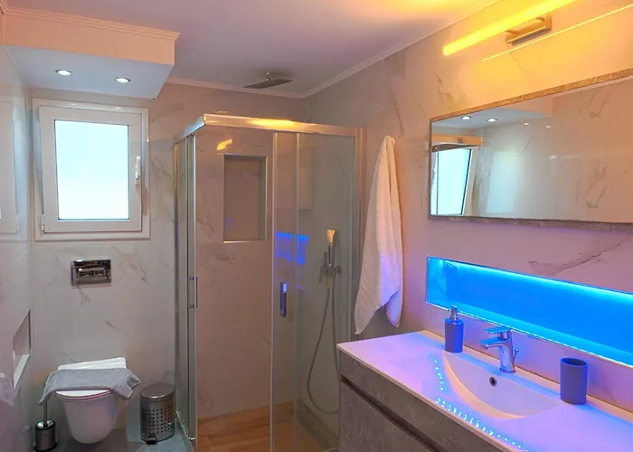 Hillside Horizon * Sgourou