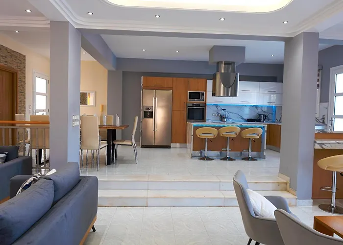 Hillside Horizon Sgourou