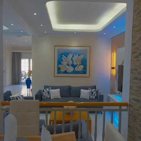 Hillside Horizon * Sgourou