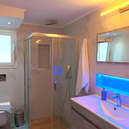 Hillside Horizon * Sgourou