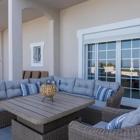 Willa Hillside Horizon Sgourou