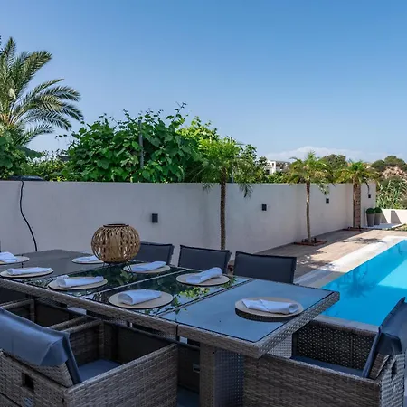 Hillside Horizon Willa Sgourou