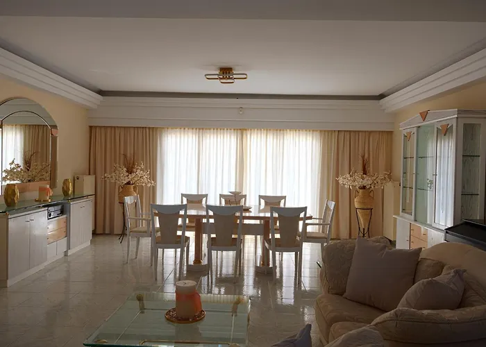 Hillside Horizon Sgourou