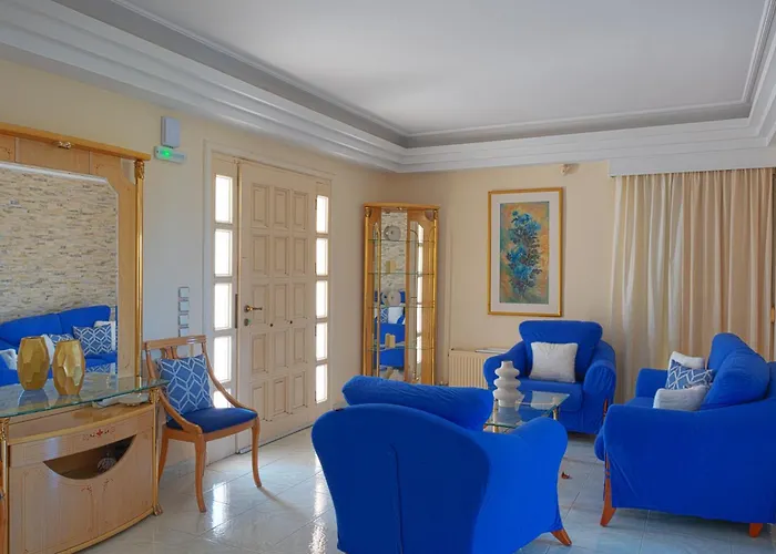 Hillside Horizon * Sgourou